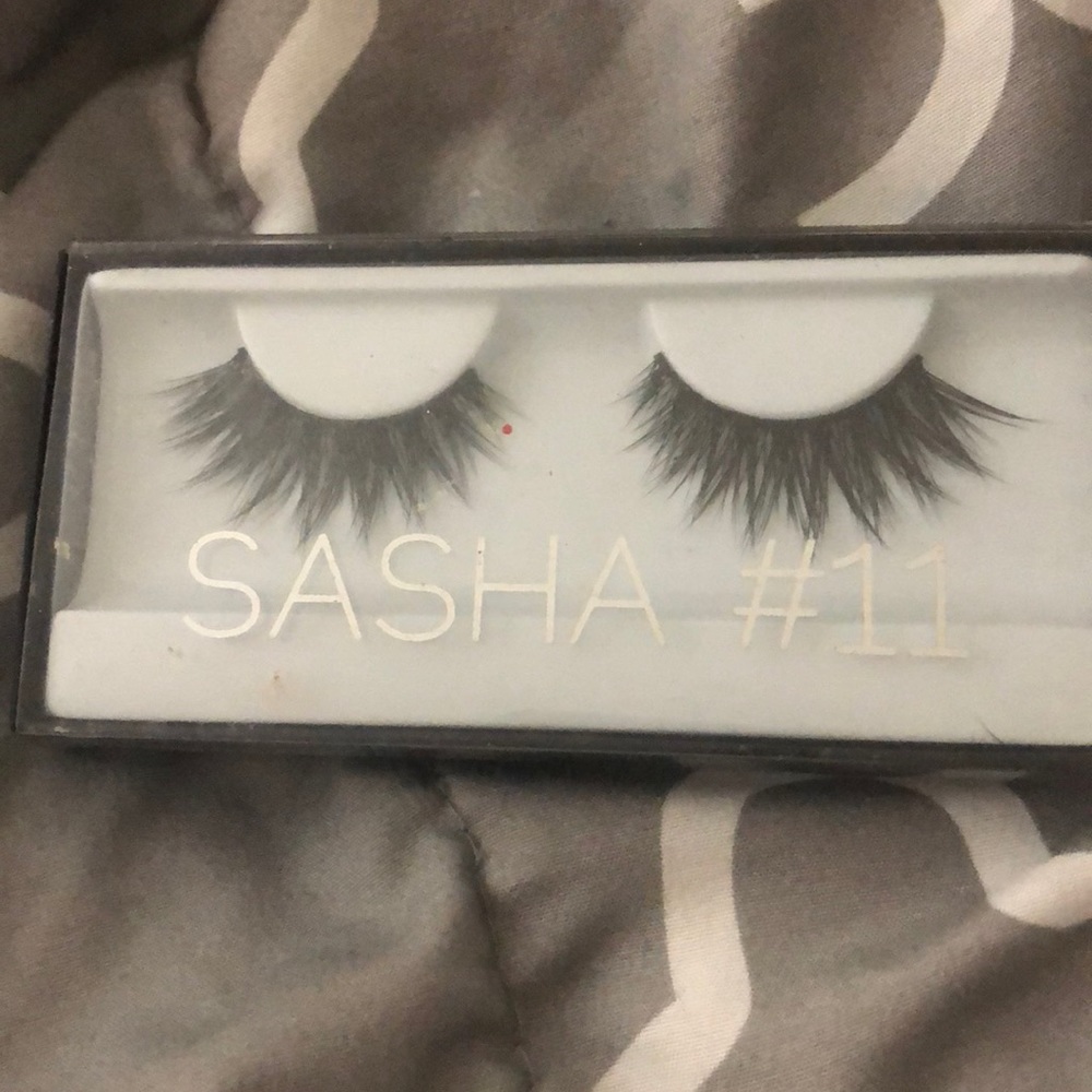 Sasha lashes huda beauty